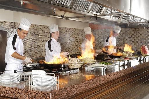 Cuisine professionnelle et équipe de restauration
